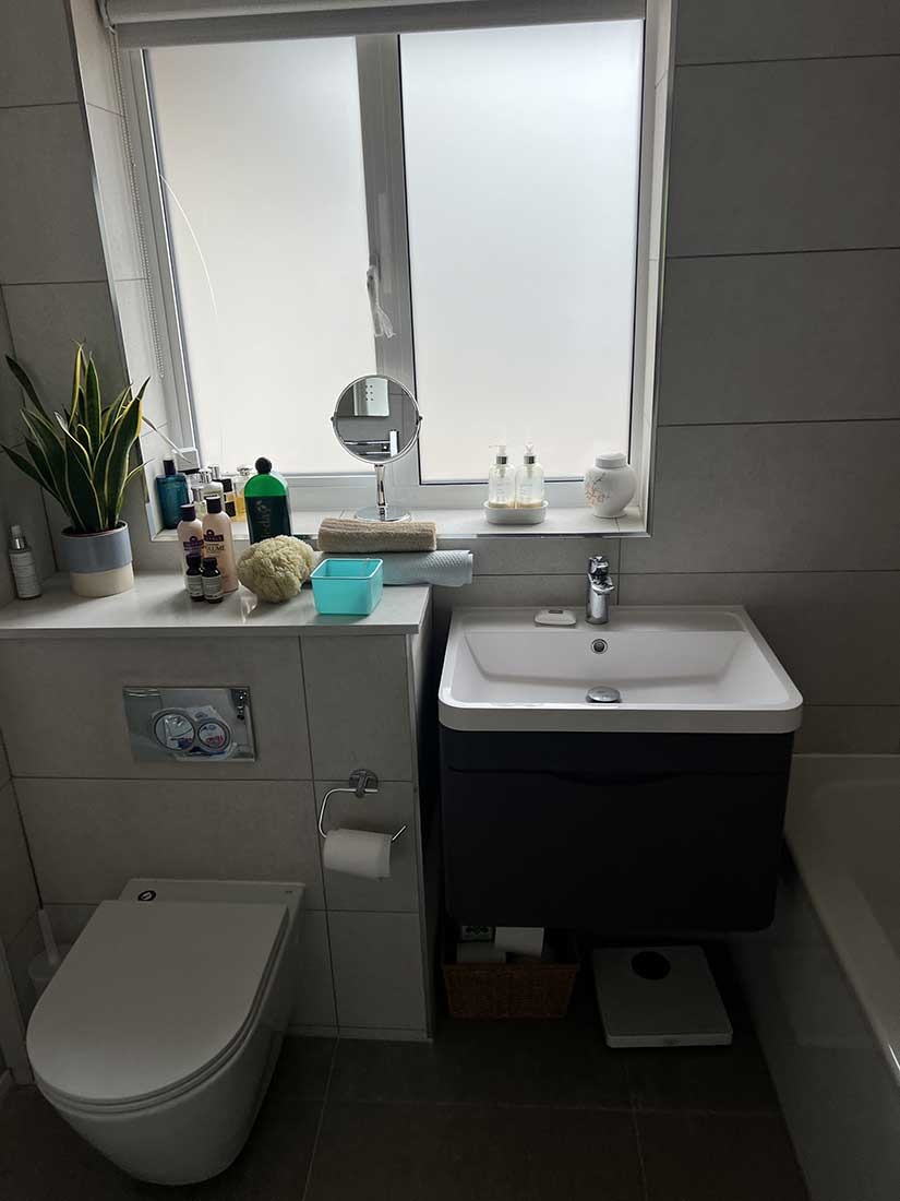 Contemporary wall-hung toilet and vanity unit designed and supplied by Overflow in Bracknell